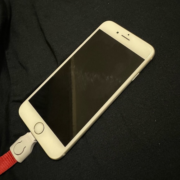 iPhone 6 16 GB Used but Good Condition No Sim Card No Cracks - Picture 2 of 11
